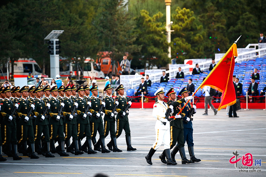 9.3大阅兵即将开始---直击三军仪仗队[组图]